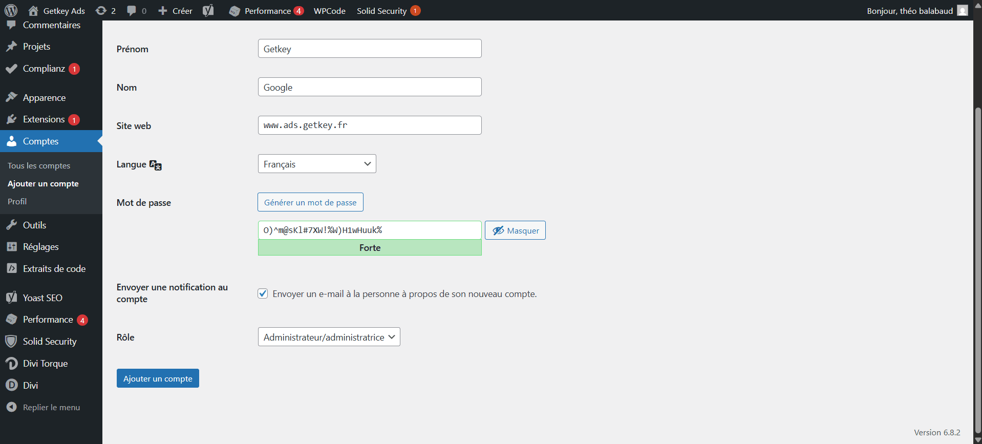 Mot de passe fort, notification cochée, rôle Administrateur